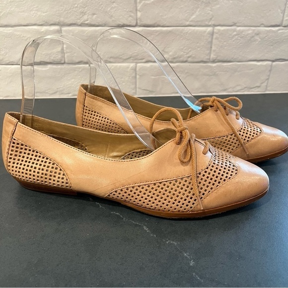 Vintage Sumi sz 8.5 tan leather cutout wingtip flats - Picture 13 of 15